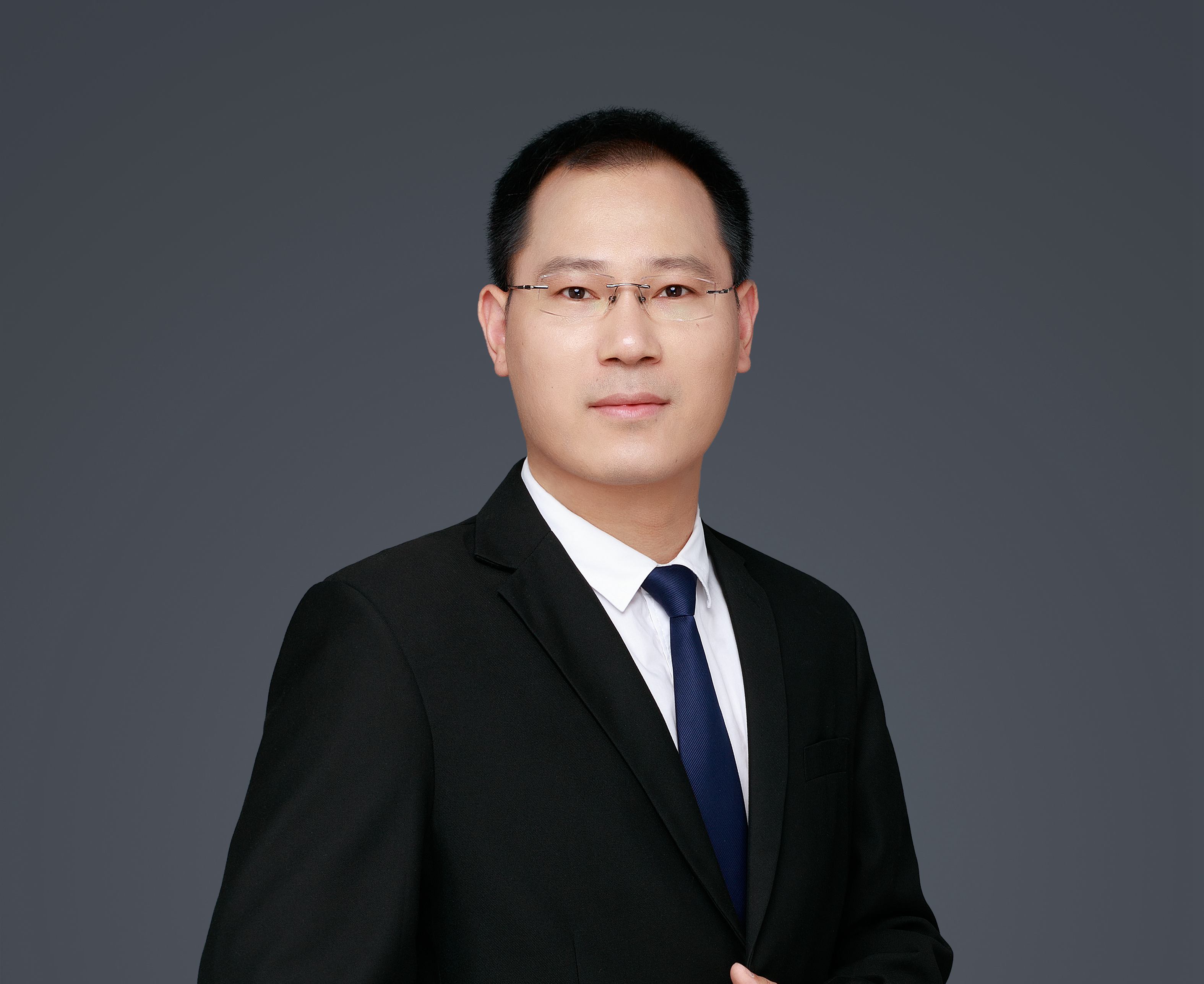 【寻访身边的榜样】科研求索孜孜无怠 培桃育李诲人不倦——记电子科学与工程学院副院长贺龙兵