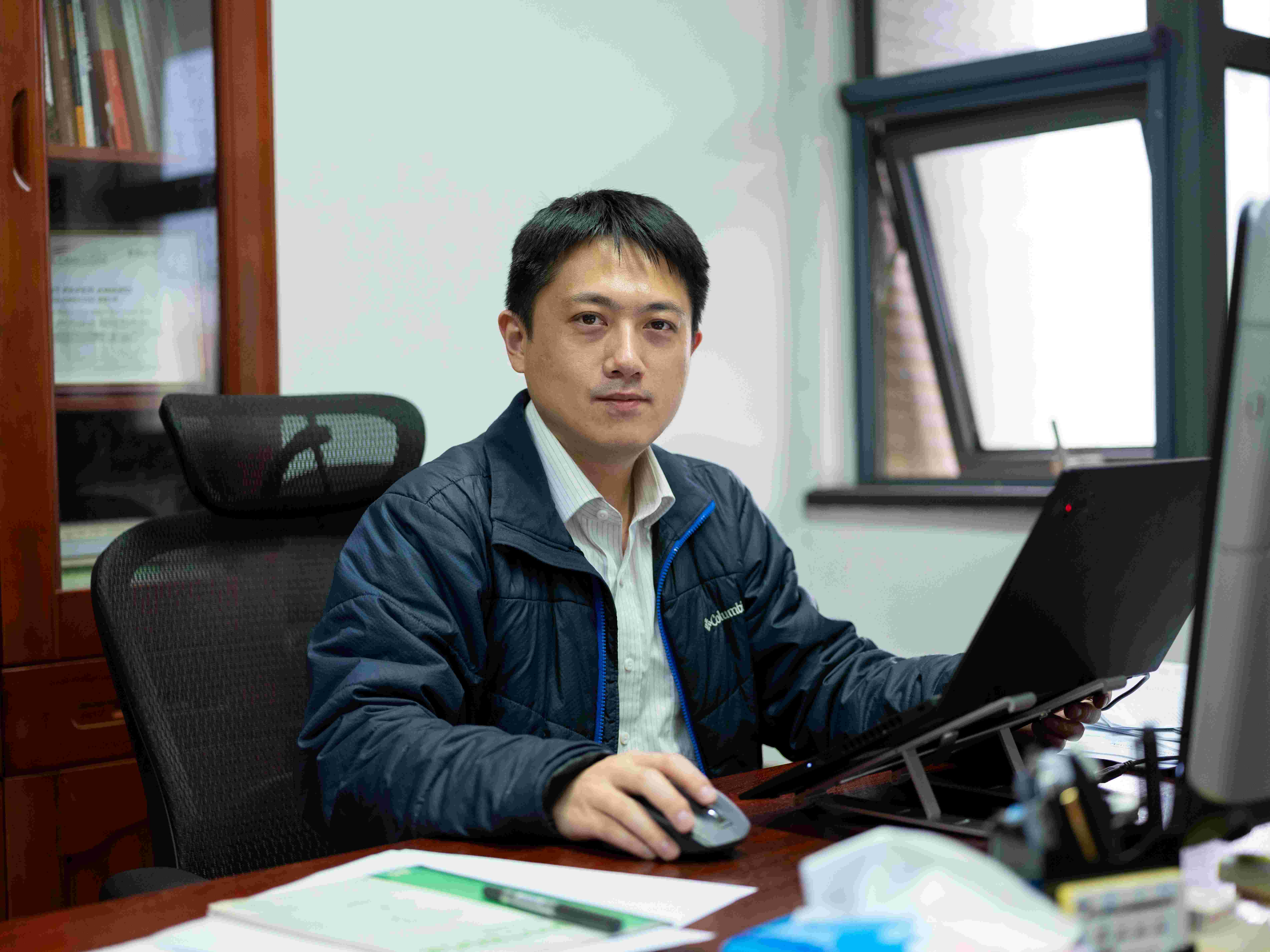 【寻访身边的榜样】静心尽力——记东南大学信息科学与工程学院青年教授许威