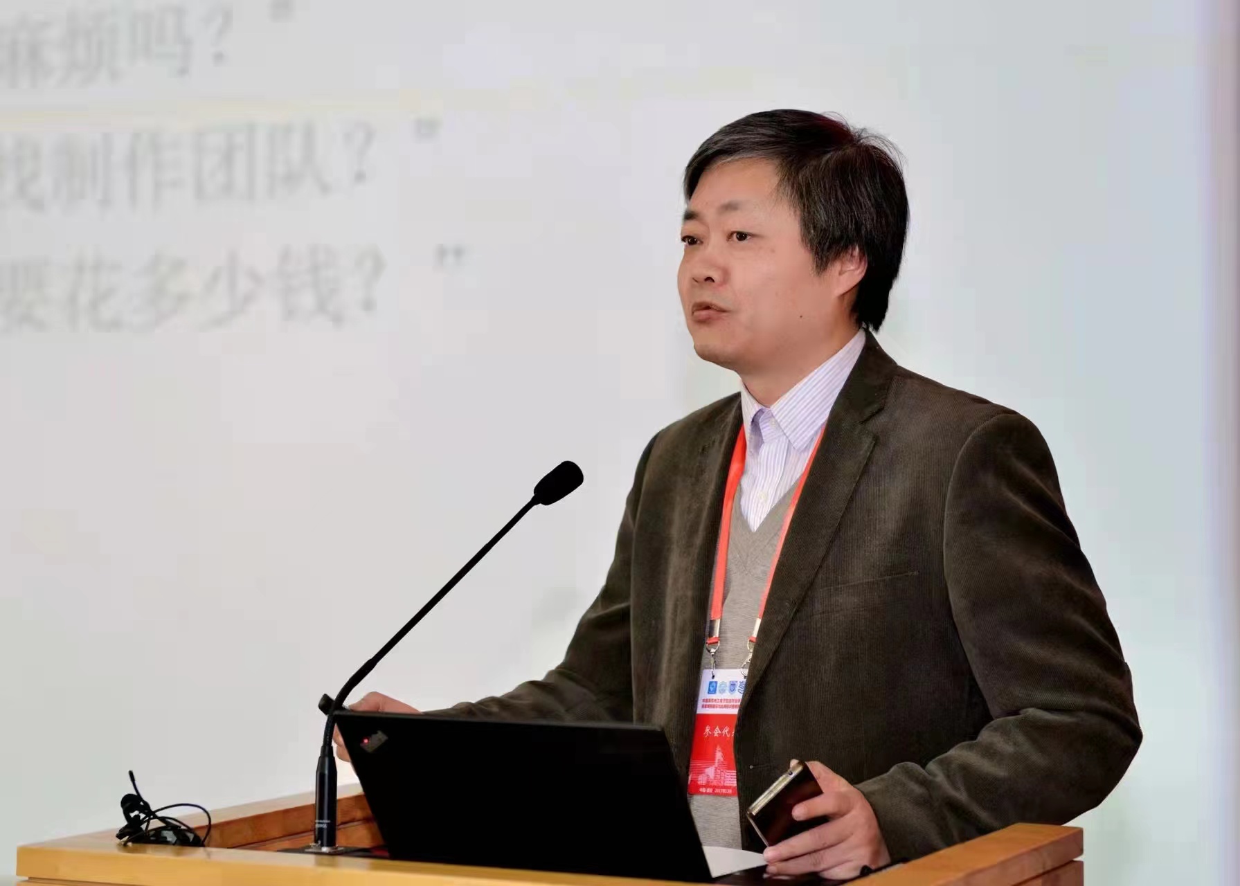 以你为镜：平凡相伴里的微光——记东南大学杰出教学奖获得者、信息科学与工程学院孟桥教授